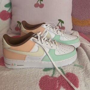 brand new air force 1s KIDS 6.5 = women’s 8